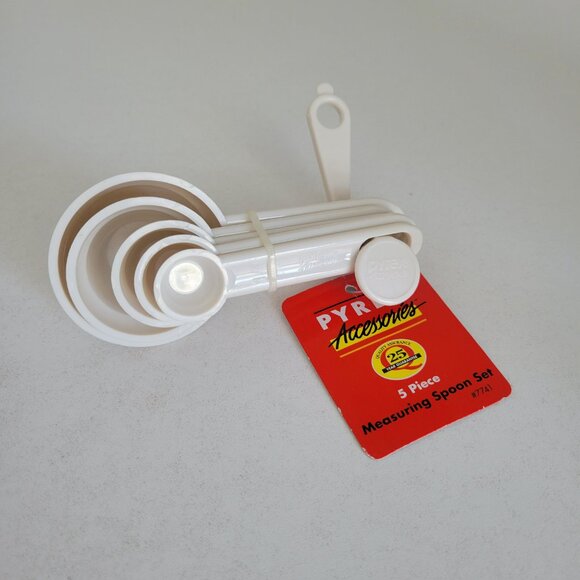Pyrex Accessories Measuring Spoons Set of 5 # 7741 New Old Stock with Tag - Picture 2 of 5